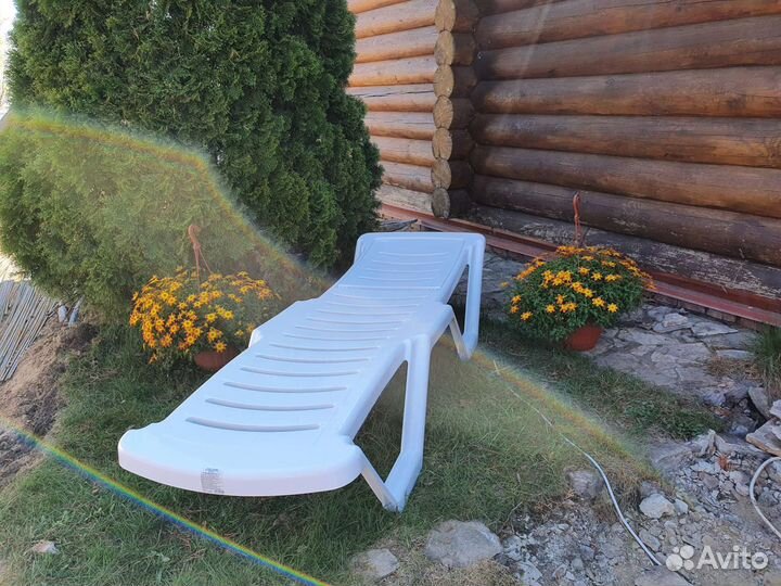 Шезлонг новый