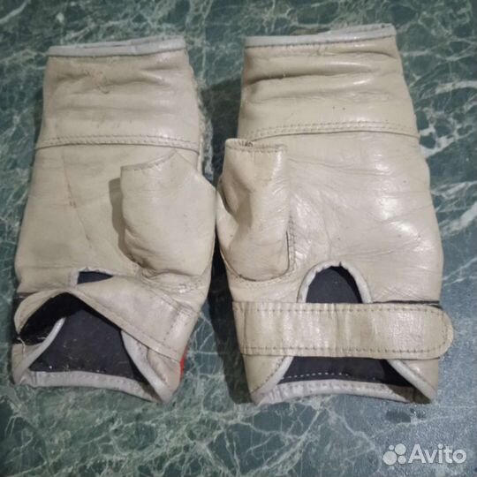 Перчатки для кикбоксинга