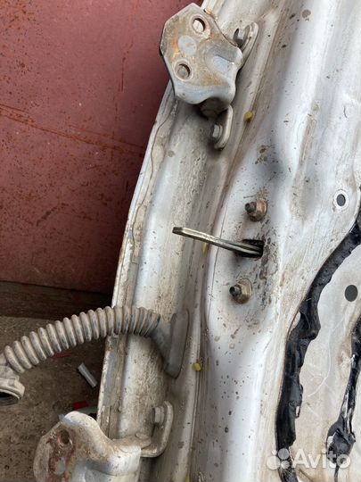 Передняя правая дверь Mazda Demio