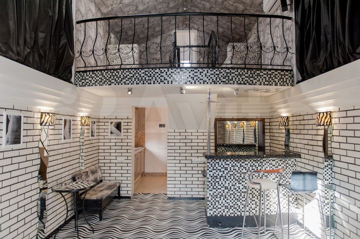 Коттедж 300 м² на участке 8 сот.