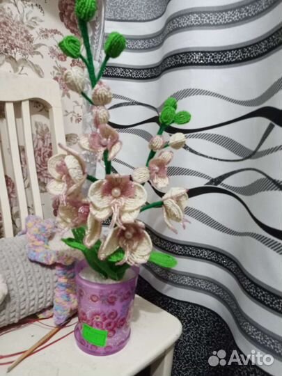 Искусственные цветы в горшках из бисера