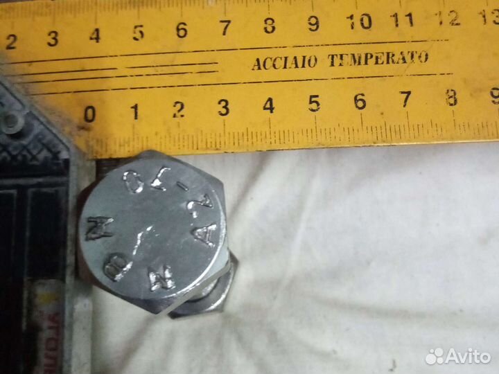 Дверь, пила для газоблока и нержавеющие болты