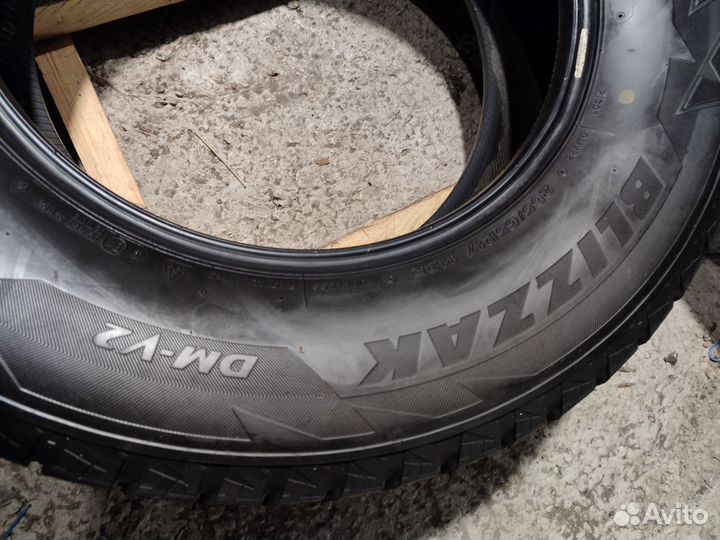 Bridgestone Blizzak DM-V2 265/65 R17