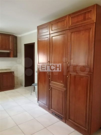 Коттедж 460 м² на участке 25 сот.