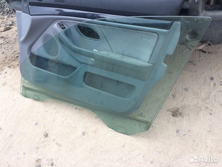 Bmw e39 - Стекло передней левой двери