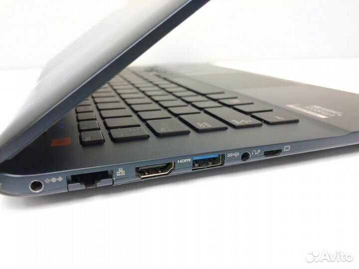 Ноутбук Samsung в металле