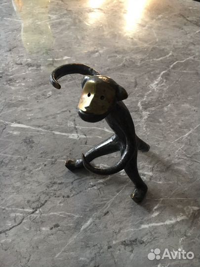 Бронзовая обезьянка