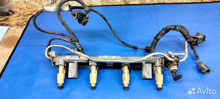 Топливная рампа с форсунками в сборе Ford Focus 1