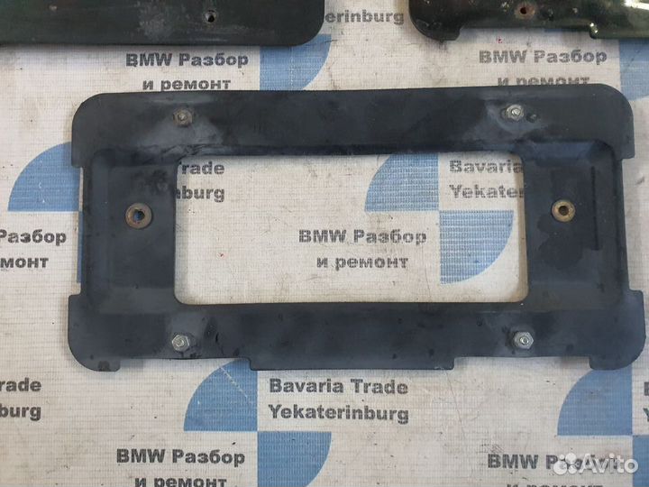 Рамка под квадратный номер BMW