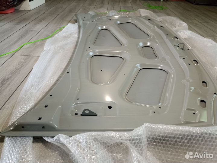 Капот на LADA largus 1е поколение