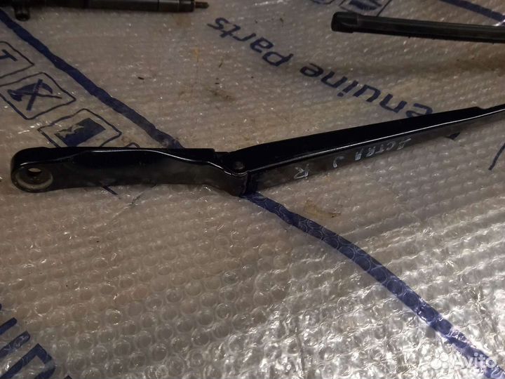 Опель Астра J- правый поводок дворника
