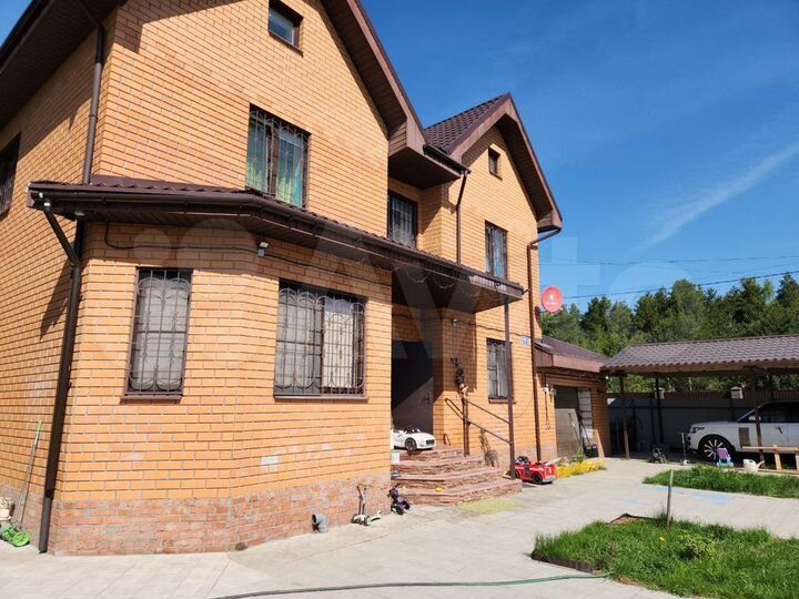 Дом 300 м² на участке 9 сот.