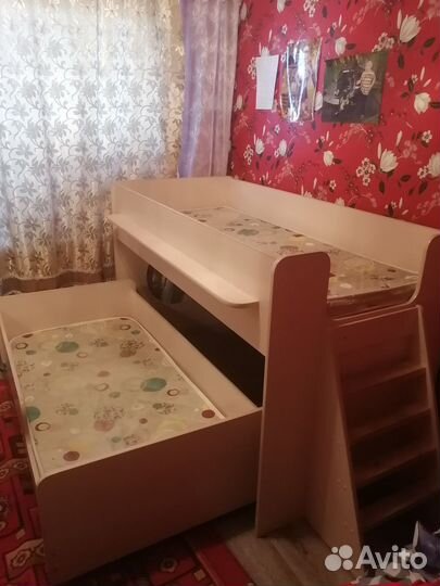 Двухъярусная кровать