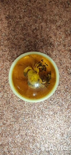 Продаю шкатулку для украшений с крышкой из янтаря