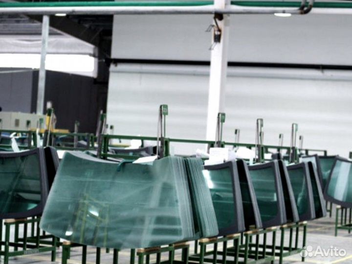 Стекло лобовое левое Caterpillar