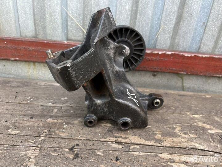 Кронштейн генератора Citroen Xsara 1997-2006