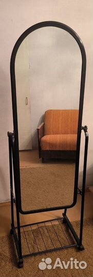 Зеркало на колесиках