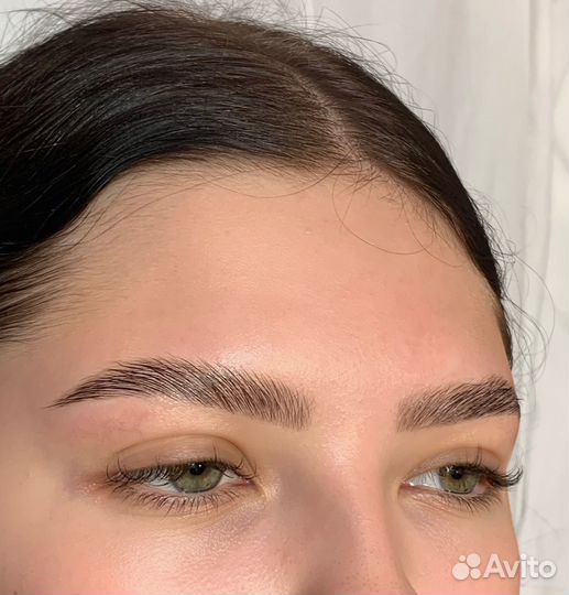 Наращивание ресниц и оформление бровей