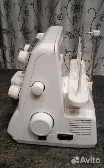 Продается оверлок Merrylock 004