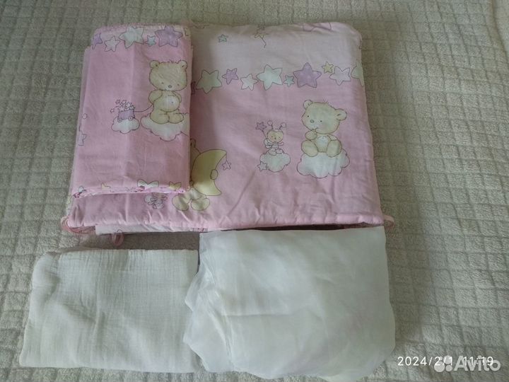 Бортики и постельное белье для новорожденных