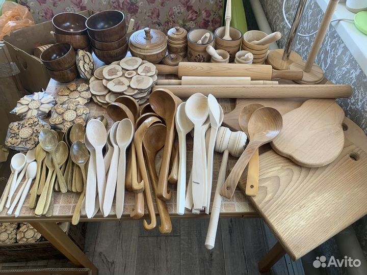 Доски, чашки, ложки, бочонки, подставки из дерева