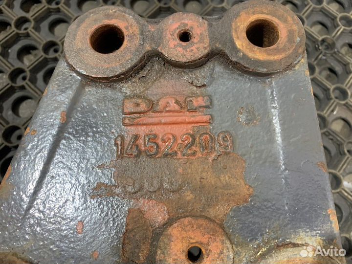 1452209 Кронштейн рессоры левый Daf XF105