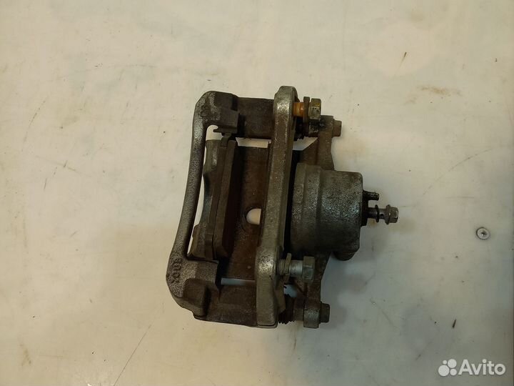 Суппорт передний правый Kia Ceed 2JD