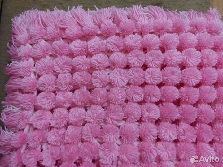 Детский плед из помпонов двухцветный