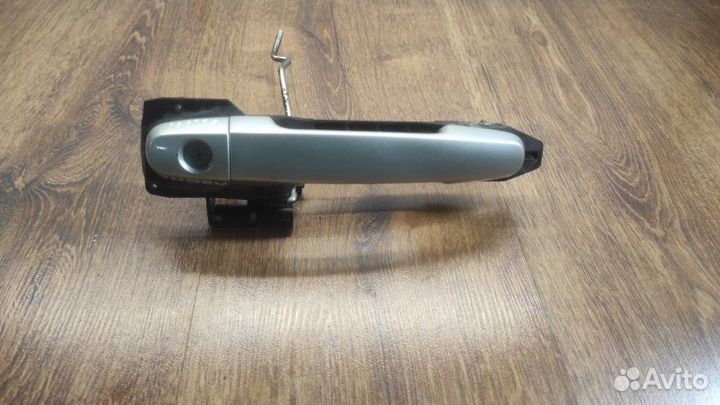 Ручка двери внешняя передняя левая Toyota Avensis