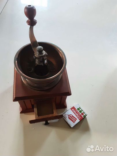 Классическая мельница для кофе ручная деревянная