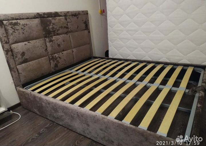 Кровать