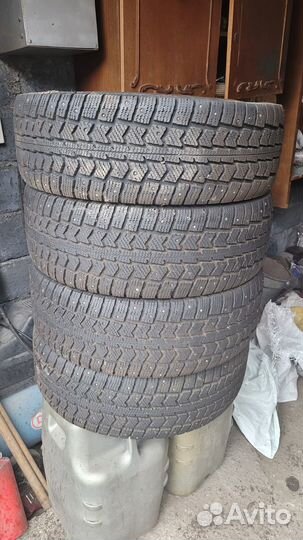 Шины viatti 235/65R16C. Дата производства 37/21