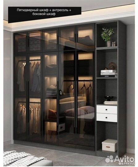 Стеклянный шкаф