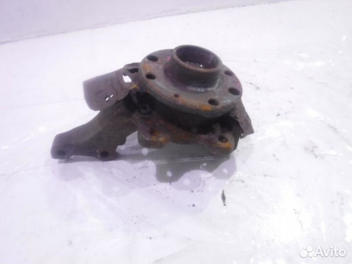 Кулак передний левый Опель