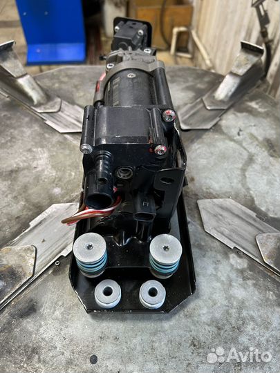 Компрессор пневмоподвески бмв f01 02