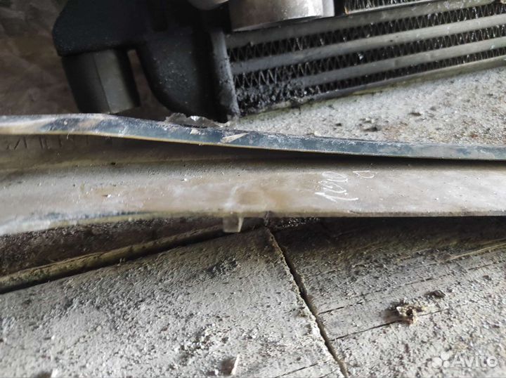 Левая ресничка под фару mitsubishi space wagon