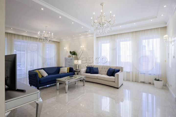 Дом 590 м² на участке 12 сот.