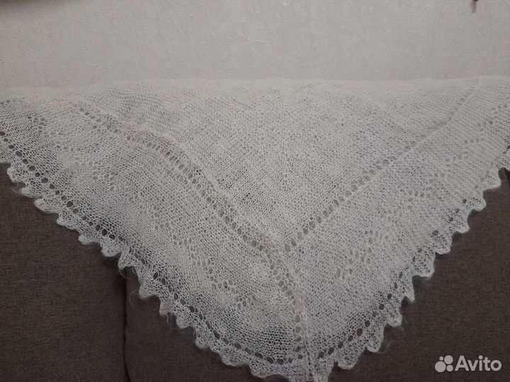 Пуховый платок белый