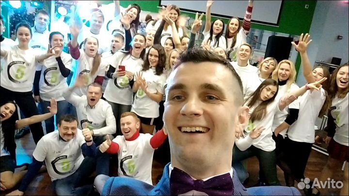 Ведущий торжеств и DJ с музыкой