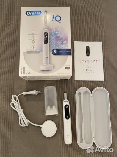 Электрическая зубная щетка Oral-B iO 7 White