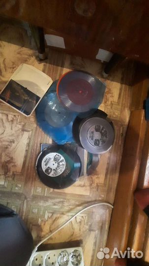 Пластинки разных форматов и Патифон