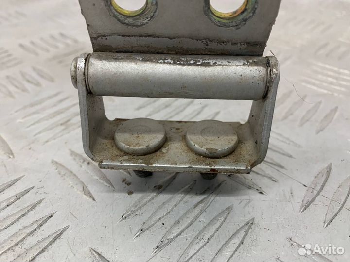 Б/У петля крышки багажника задний правый Mazda