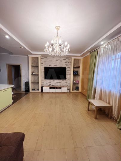 Дом 288 м² на участке 8 сот.