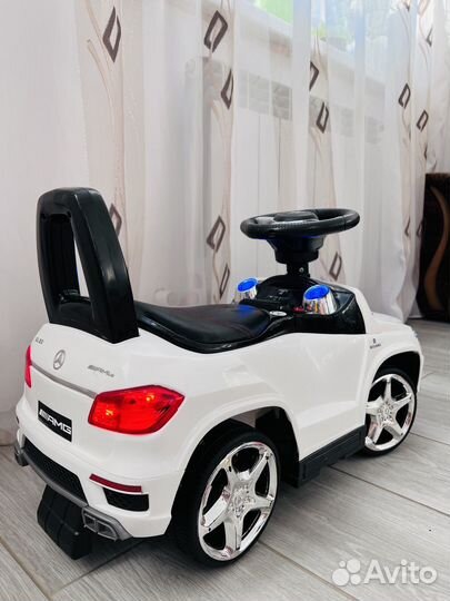 Детская машина каталка с ручкой