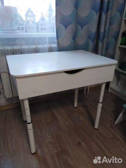 Стол детский регулируемый