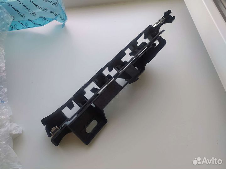 Держатель крепеж бампера и крыла Ситроен с4