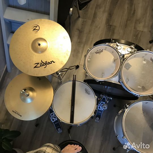 Настроенная красивющая полный комплект — барабаны
