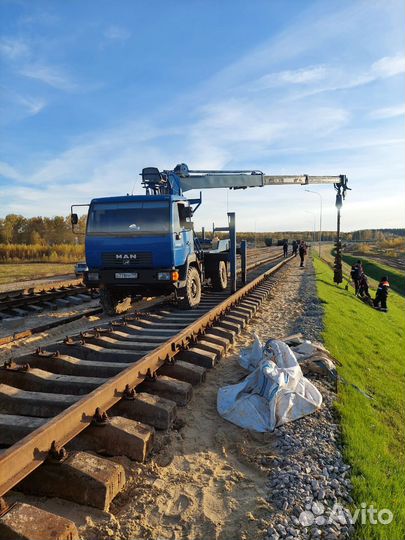 Ямобур. Установка столбов электрических, опор лэп