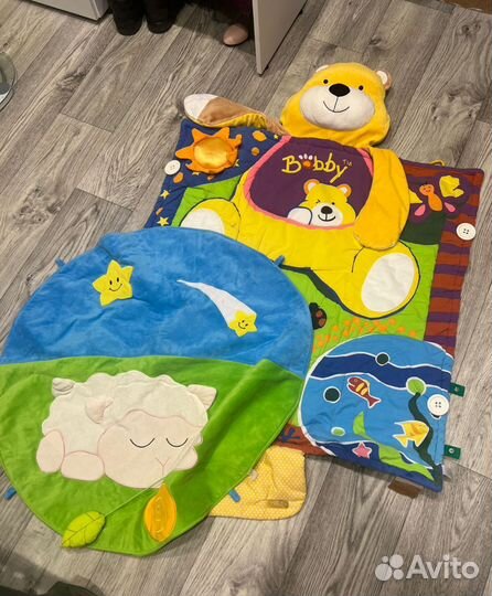 Шезлонг с развивающими ковриками для ползанья