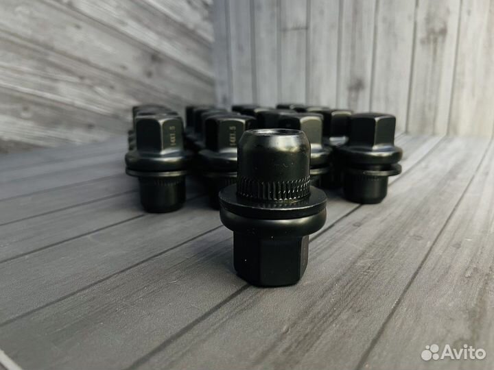 Гайки колесные на Land Rover Range черные стальные